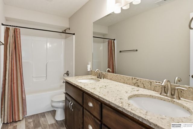 19302 Patterson Street, Omaha, NE 68135