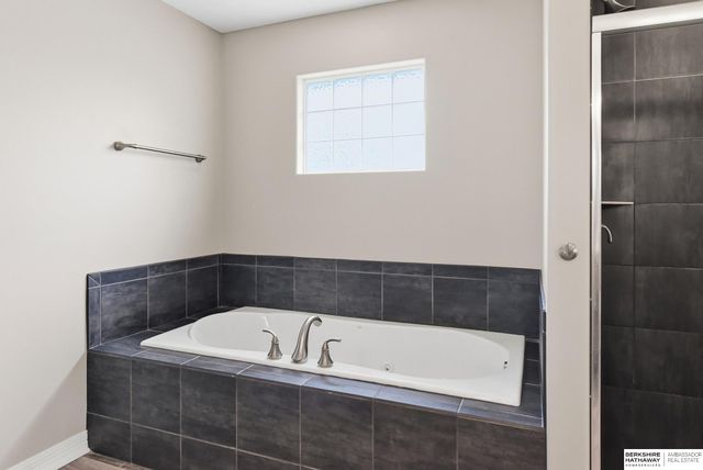 19302 Patterson Street, Omaha, NE 68135