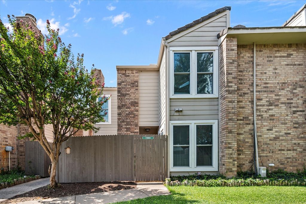 1105 Brighton Drive B, Arlington, TX 76012
