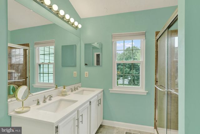 472 TRUMBULL CT, Newtown, PA 18940