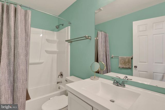 472 TRUMBULL CT, Newtown, PA 18940
