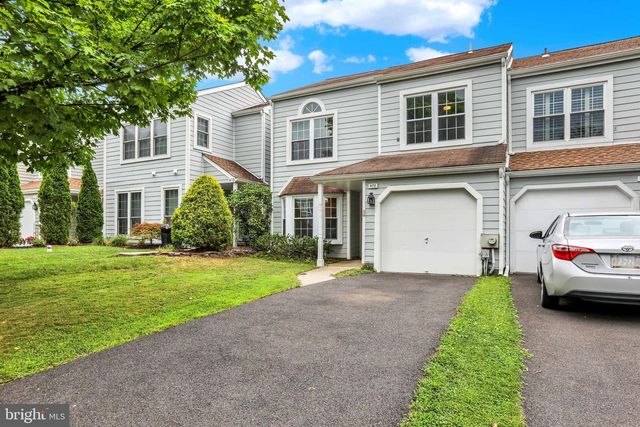 472 TRUMBULL CT, Newtown, PA 18940