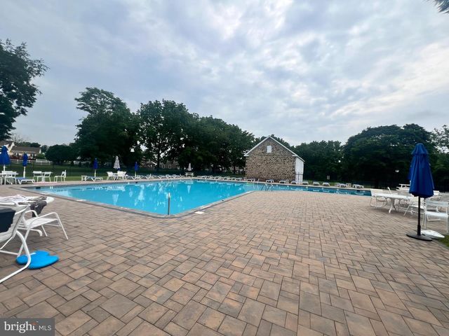 472 TRUMBULL CT, Newtown, PA 18940