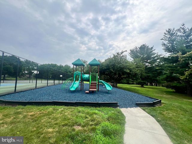 472 TRUMBULL CT, Newtown, PA 18940