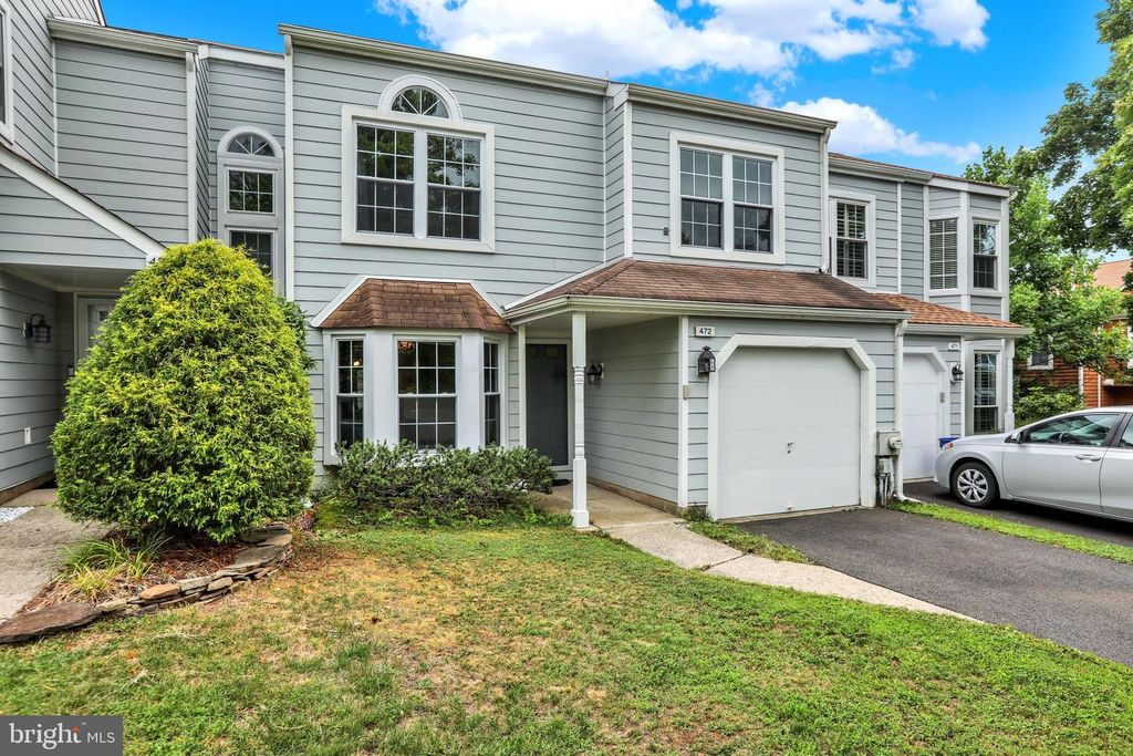 472 TRUMBULL CT, Newtown, PA 18940