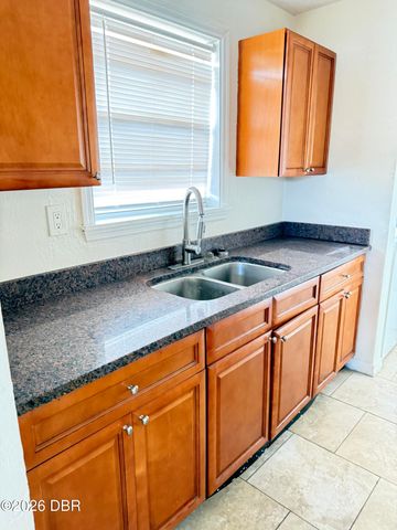 552 S Caroline Street, Daytona Beach, FL 32114