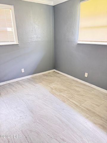 552 S Caroline Street, Daytona Beach, FL 32114