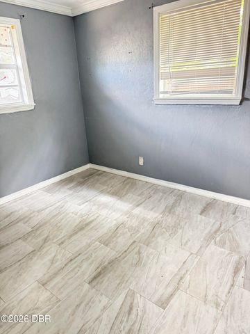 552 S Caroline Street, Daytona Beach, FL 32114