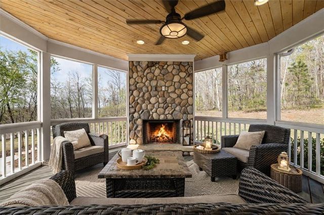 292 Etowah Drive, Dawsonville, GA 30534