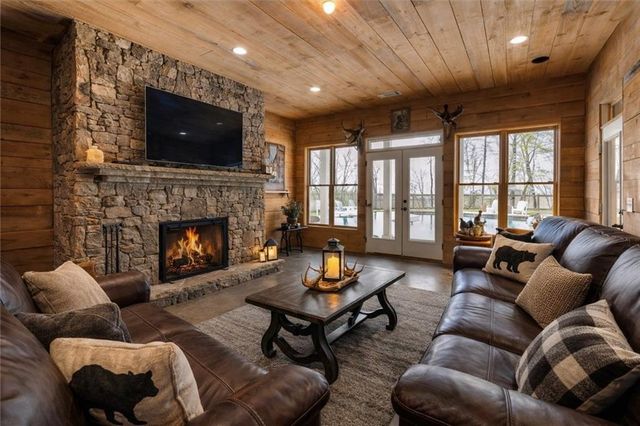 292 Etowah Drive, Dawsonville, GA 30534