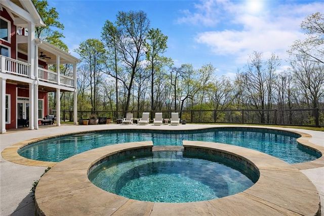 292 Etowah Drive, Dawsonville, GA 30534