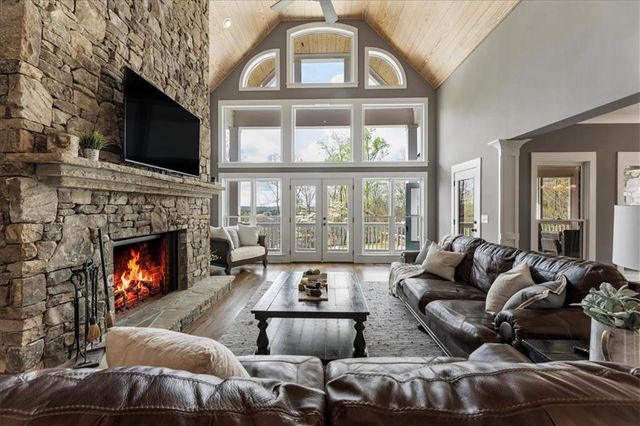 292 Etowah Drive, Dawsonville, GA 30534