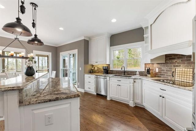 292 Etowah Drive, Dawsonville, GA 30534