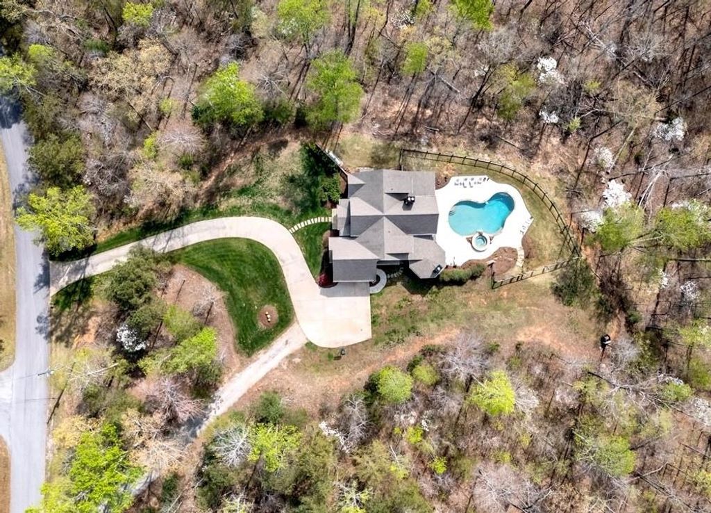 292 Etowah Drive, Dawsonville, GA 30534