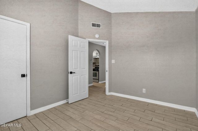 9128 BUR OAK Circle, El Paso, TX 79907