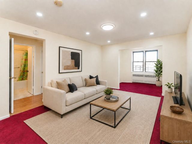 87-70 173rd St 7h, Jamaica, NY 11432