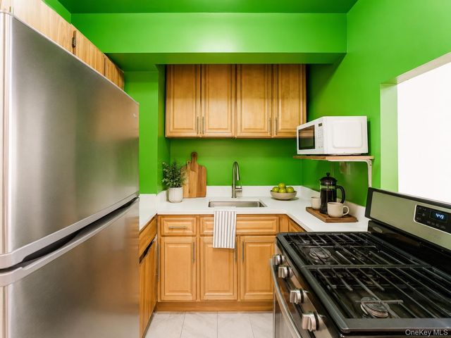 87-70 173rd St 7h, Jamaica, NY 11432