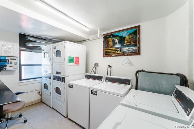 87-70 173rd St 7h, Jamaica, NY 11432