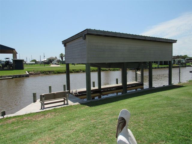 961 County Road 202, Sargent, TX 77414