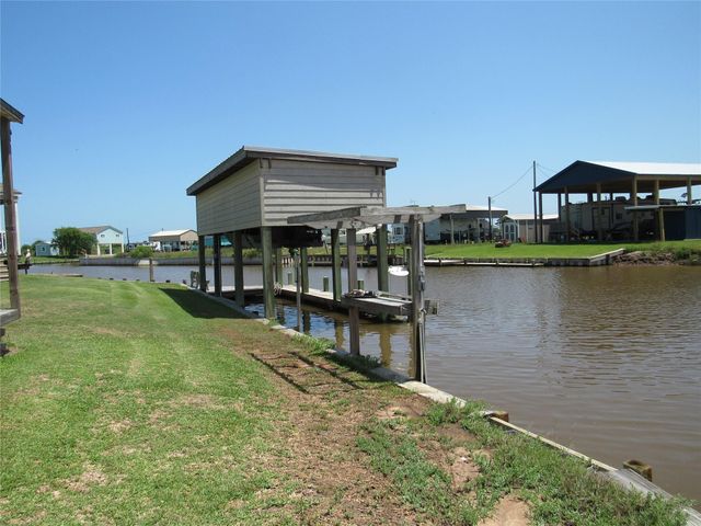 961 County Road 202, Sargent, TX 77414