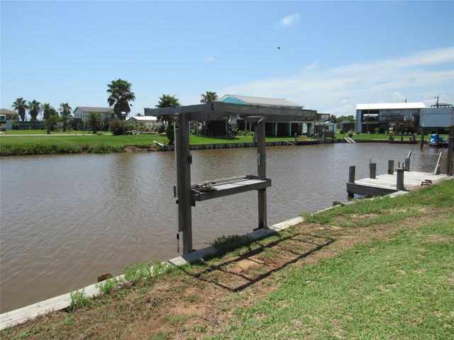 961 County Road 202, Sargent, TX 77414