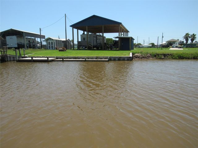 961 County Road 202, Sargent, TX 77414