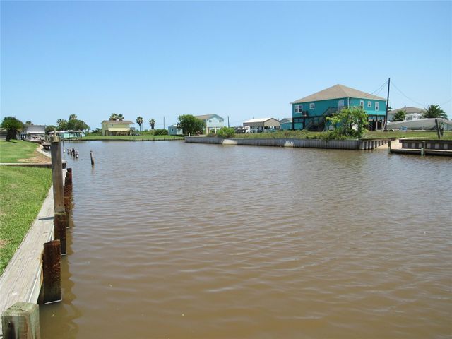 961 County Road 202, Sargent, TX 77414