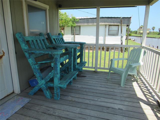 961 County Road 202, Sargent, TX 77414