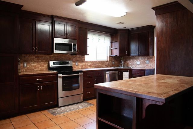 1692 S Bush Avenue, Fresno, CA 93727