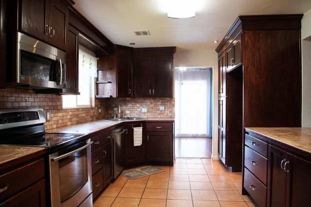 1692 S Bush Avenue, Fresno, CA 93727