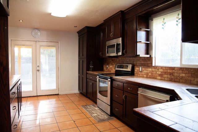 1692 S Bush Avenue, Fresno, CA 93727