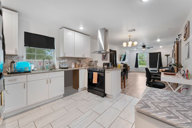 928 HEDGES ST, San Antonio, TX 78203