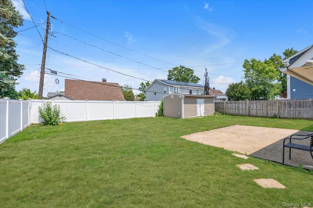 5 Trumpet Lane, Levittown, NY 11756
