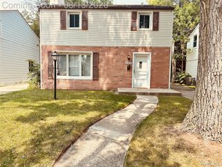 8659 Harding Street, Center Line, MI 48015
