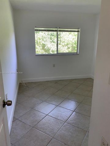 1201 Lake Victoria Dr V, West Palm Beach, FL 33411