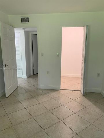 1201 Lake Victoria Dr V, West Palm Beach, FL 33411