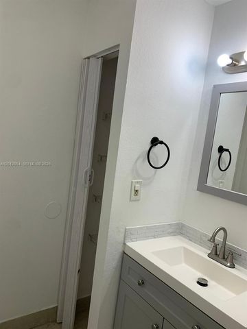 1201 Lake Victoria Dr V, West Palm Beach, FL 33411
