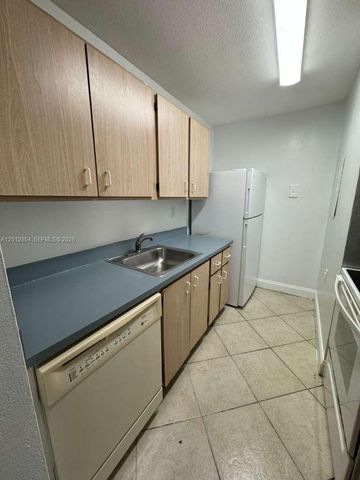 1201 Lake Victoria Dr V, West Palm Beach, FL 33411