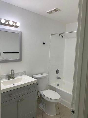 1201 Lake Victoria Dr V, West Palm Beach, FL 33411