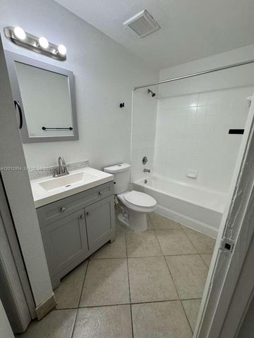 1201 Lake Victoria Dr V, West Palm Beach, FL 33411