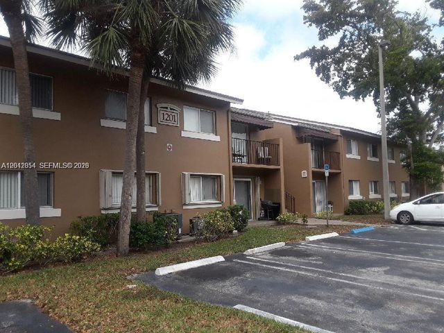 1201 Lake Victoria Dr V, West Palm Beach, FL 33411