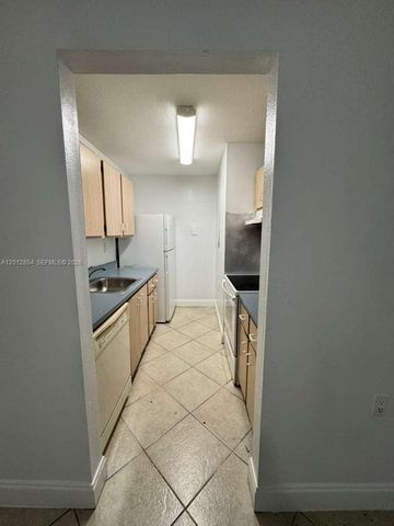 1201 Lake Victoria Dr V, West Palm Beach, FL 33411