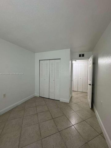 1201 Lake Victoria Dr V, West Palm Beach, FL 33411