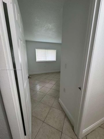 1201 Lake Victoria Dr V, West Palm Beach, FL 33411