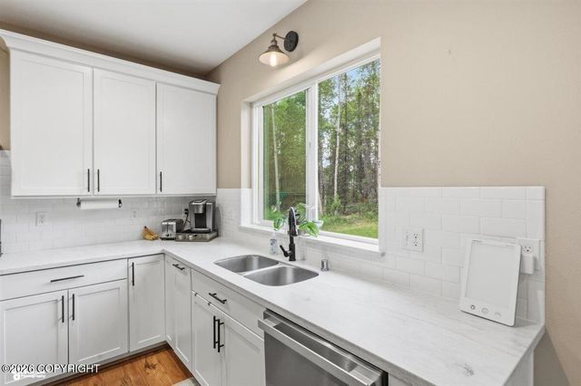 1381 N Meadow Lakes Loop, Wasilla, AK 99623