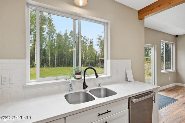 1381 N Meadow Lakes Loop, Wasilla, AK 99623