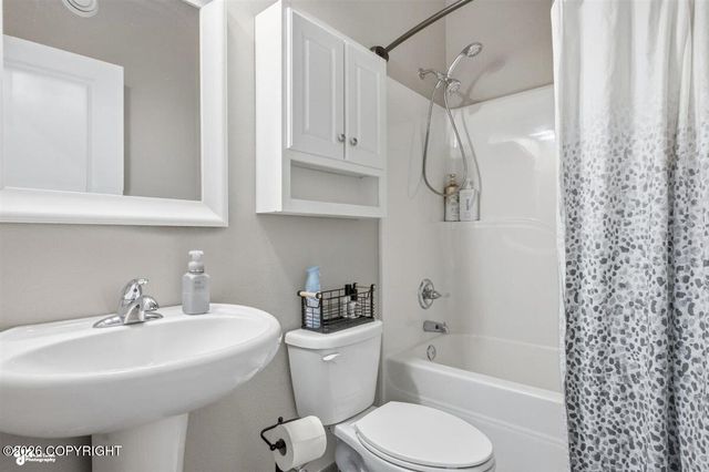 1381 N Meadow Lakes Loop, Wasilla, AK 99623