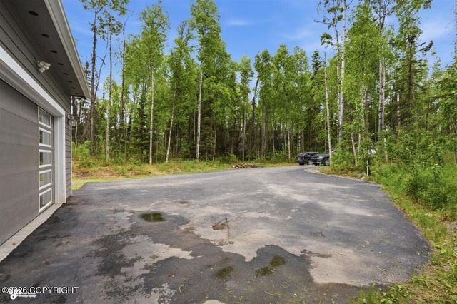 1381 N Meadow Lakes Loop, Wasilla, AK 99623