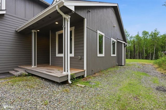 1381 N Meadow Lakes Loop, Wasilla, AK 99623