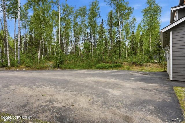 1381 N Meadow Lakes Loop, Wasilla, AK 99623